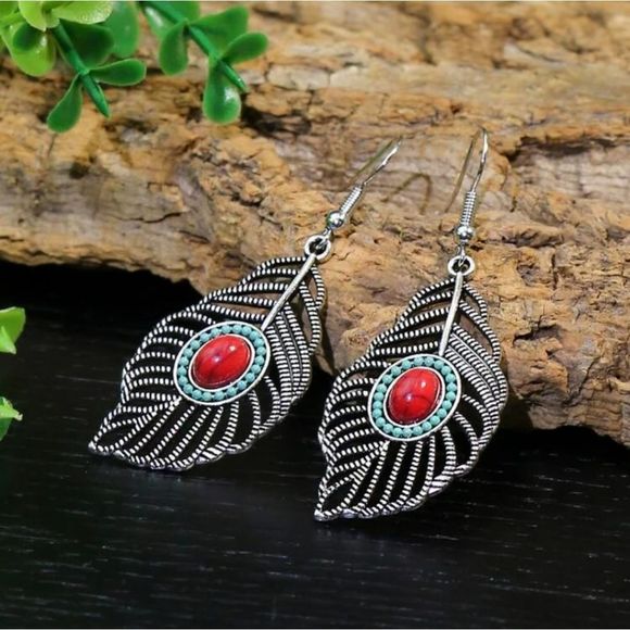 ⭐️3/&25⭐️🆕️Feather Drop Earrings  - Picture 2 of 4